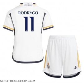Billiga Real Madrid Rodrygo Goes #11 Barnkläder Hemma fotbollskläder till baby 2023-24 Kortärmad (+ Korta byxor)